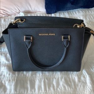 Black MK purse, used for a few days!